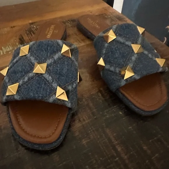 NEW Valentino Roman Stud denim Slides size 39.5 - Picture 12 of 12